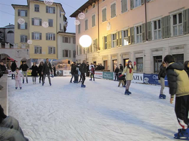 Pista di Pattinaggio durante i Mercatini di Natale a Rovereto