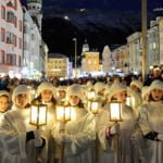 SILENT NIGHT A INNSBRUCK 500 BAMBINI CANTANO IL NATALE