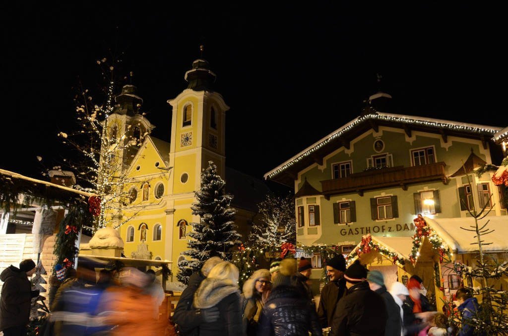 Hauptplatz a St Johann in Tirol durante i mercatini di Natale