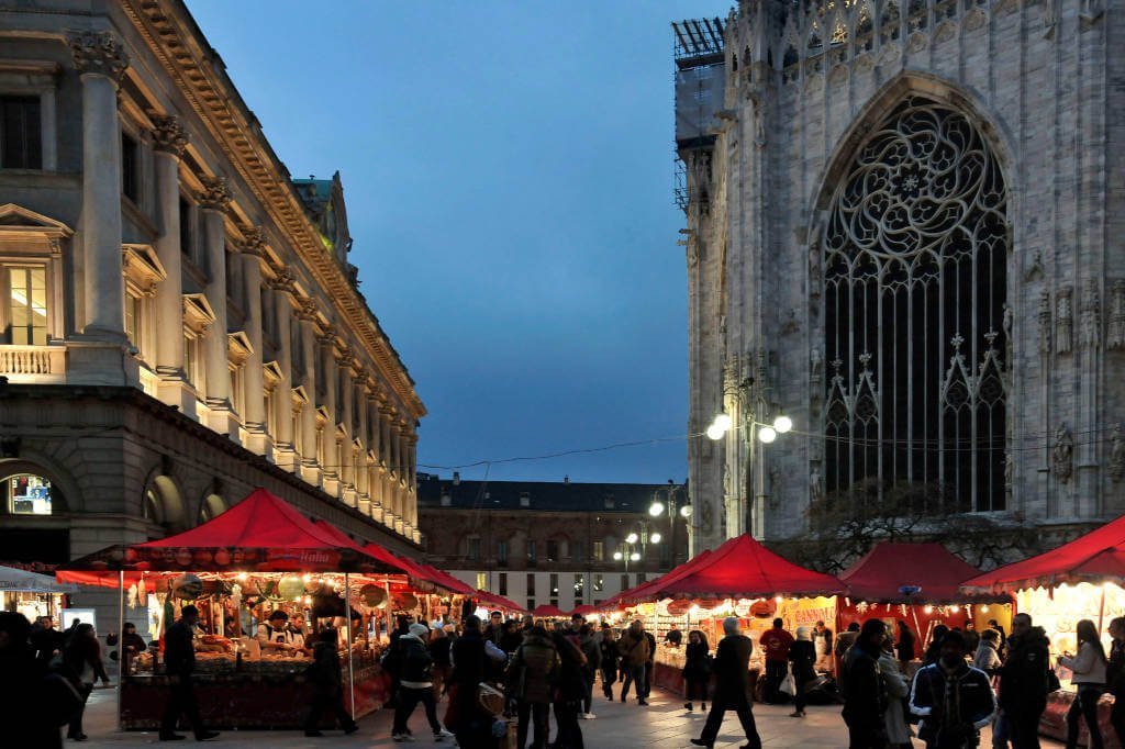 Piazza Duomo durante i mercatini di Natale di Milano