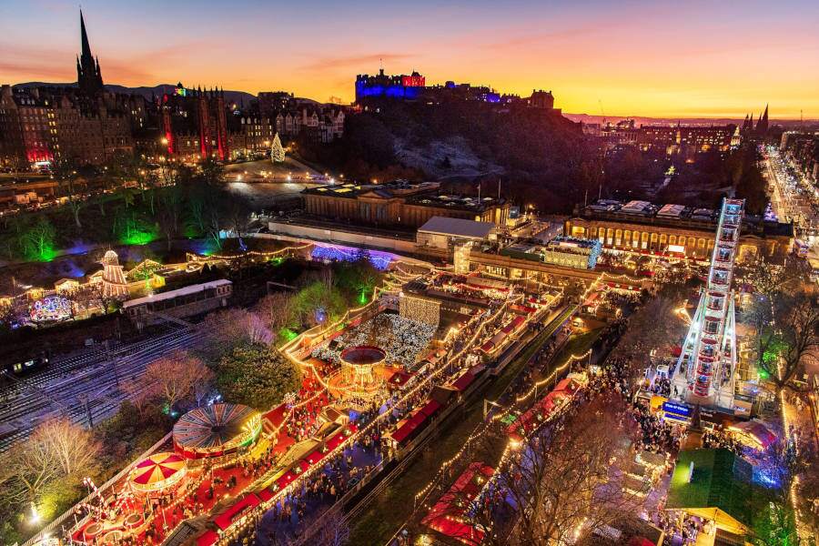 Panoramica dei mercatini di Natale di Edimburgo