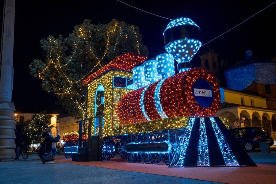 treno luminarie empoli