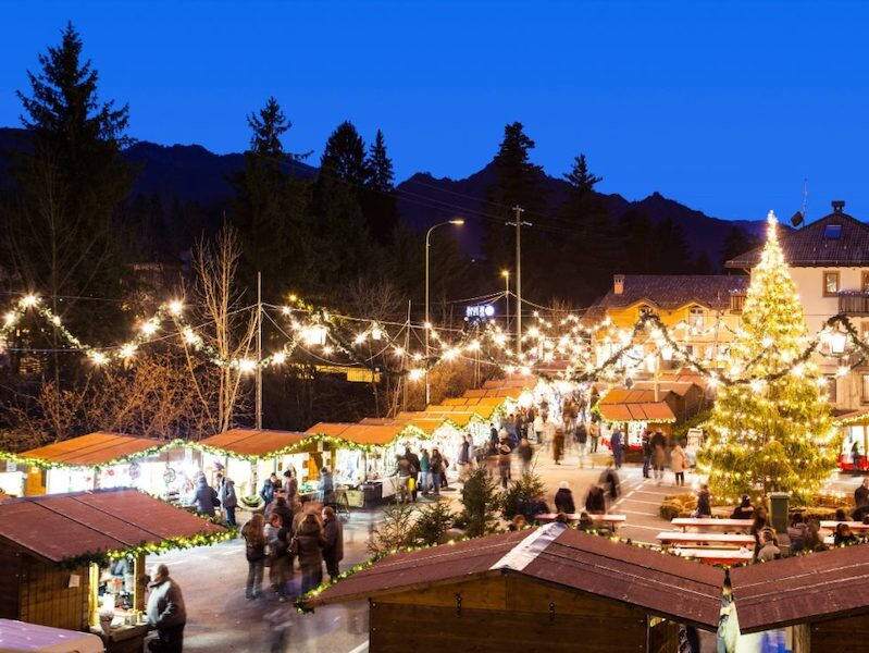 Panoramica dei mercatini di Natale di Castione della Presolana