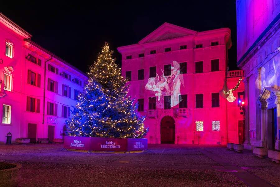 Palazzo Azzolini -durante il Natale di Ala