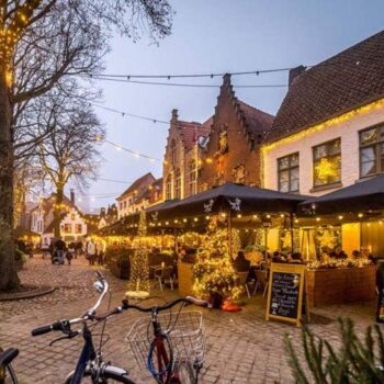 Piazza di Bruges durante i mercatini di Natale