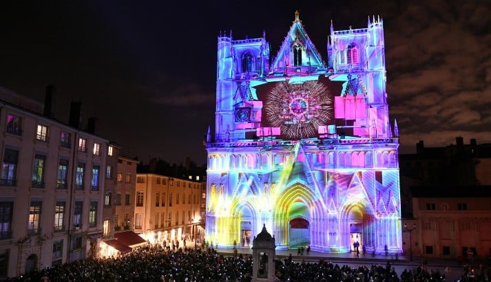 cattedrale di Lione illuminata durante la festa delle Luci