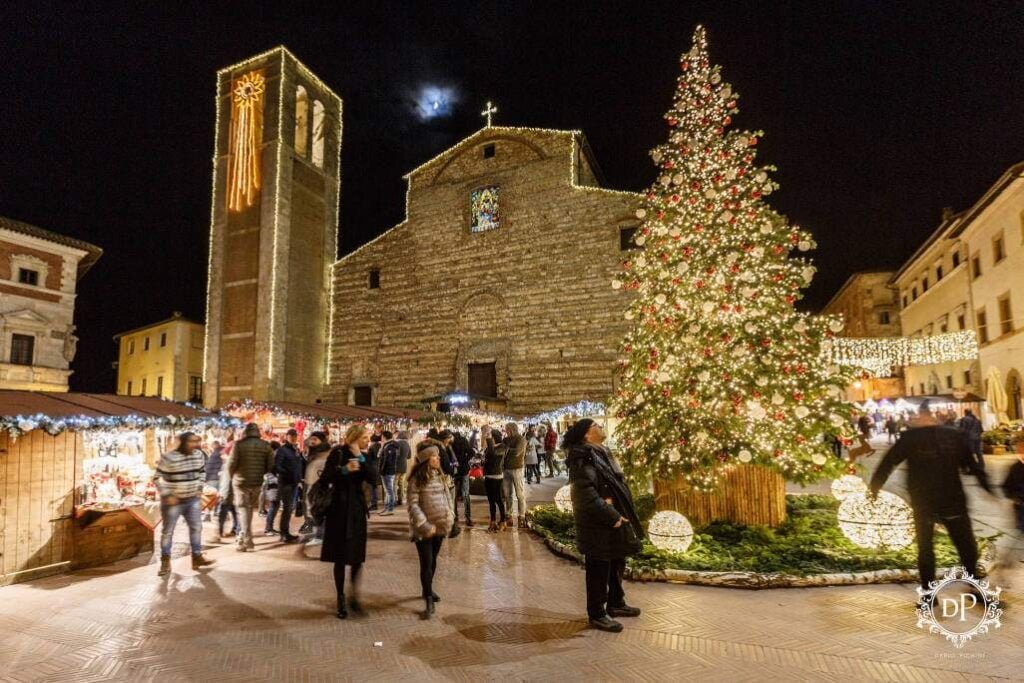 mercatini natale montepulciano in piazza grande