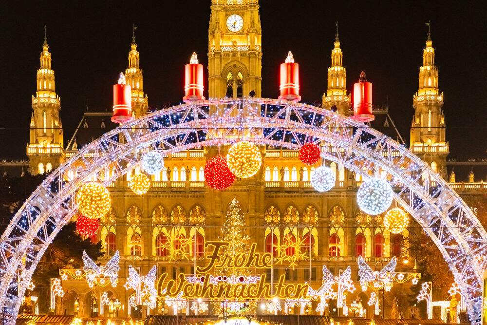 il mercatino di Natale di fronte al municipio di Vienna