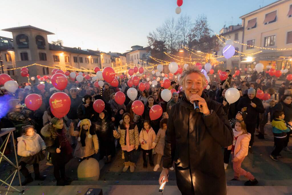 Palloncini luminosi durante la Notte dei Colori di Arezzo